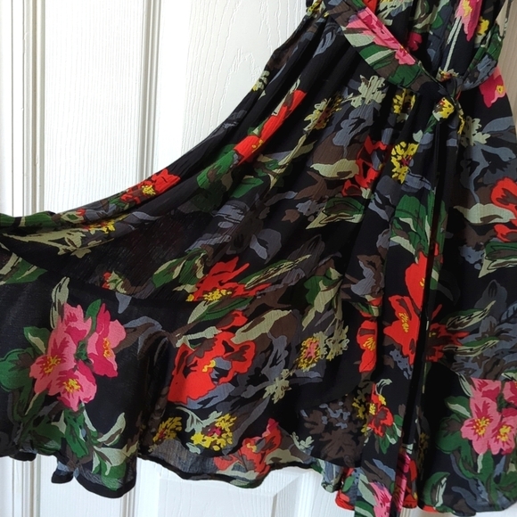Design Lab Lord & Taylor Floral Flutter Sleeve V-neck A-line Mini Wrap Dress XS - Picture 11 of 14